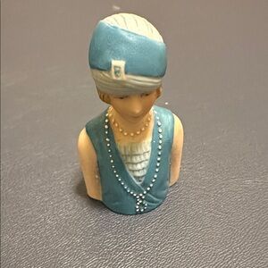 vintage Avon 1983  porcelain Blue and Cream Figurine pre owned